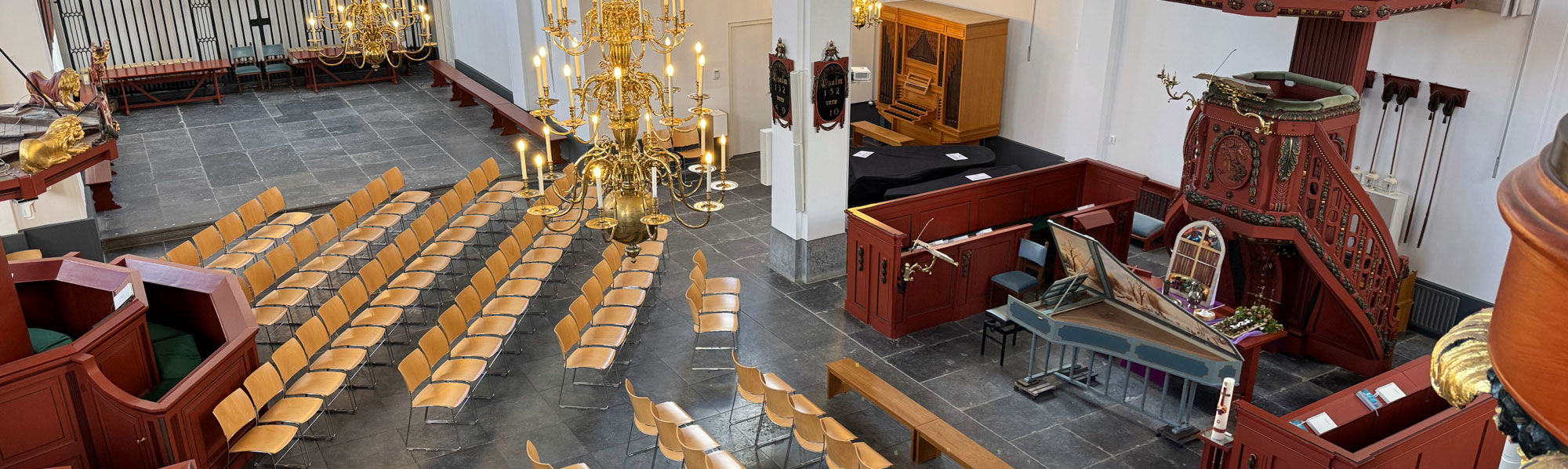 Zaal Oude Kerk met klavecimbel